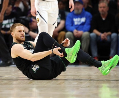 开云-塔图姆：昨天看到了迪文岑佐受伤的那一幕 会尽快和他取得联系