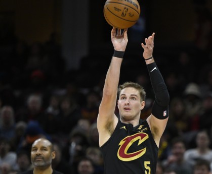 开云-媒体人：除了梅里尔勉强算及格 骑士其他队员的表现都不及格